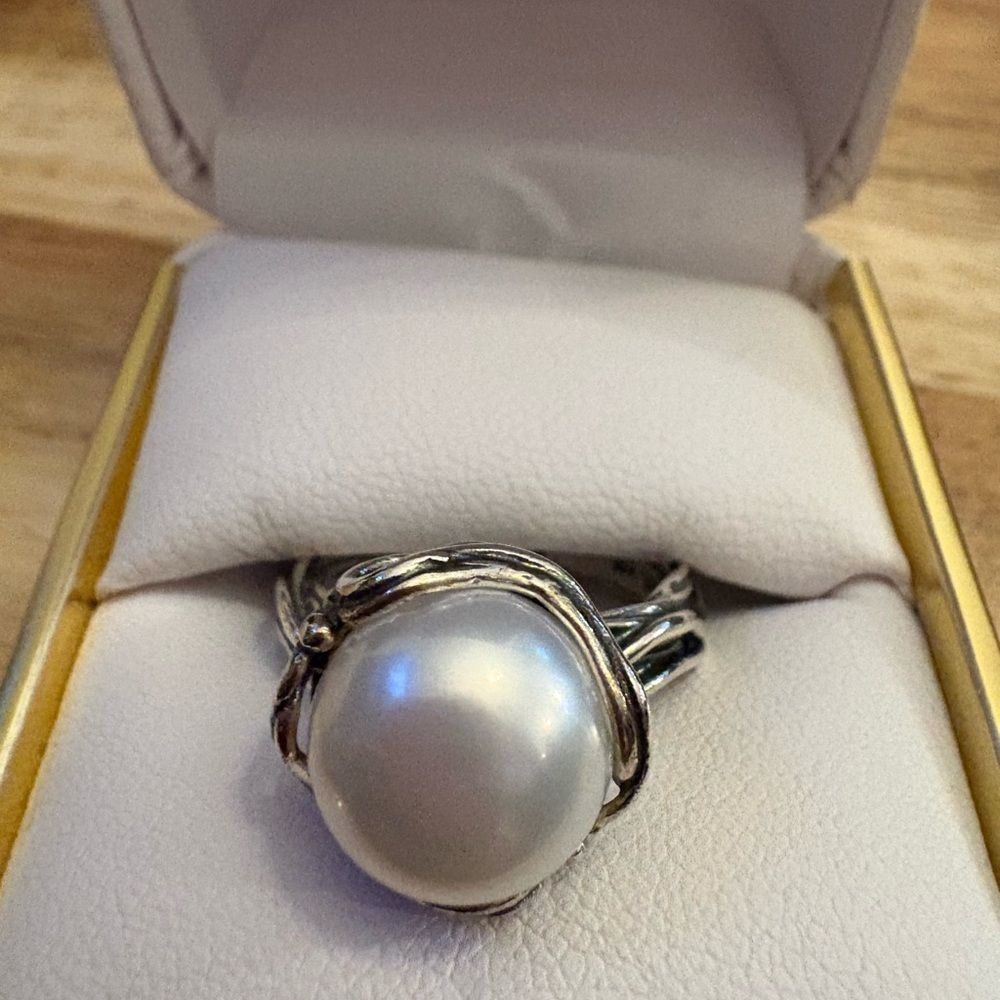 Elegant Silver Pearl Ring